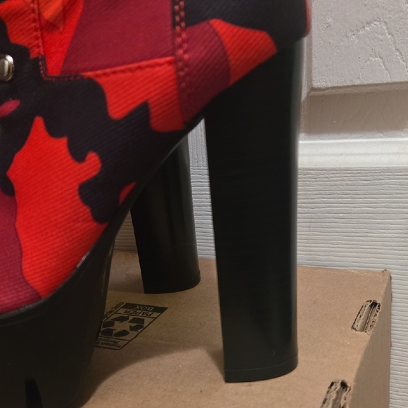 Azalea Wang Red/Black Camo Put It Down On Me Chunky Heel Boot - Picture 3 of 5